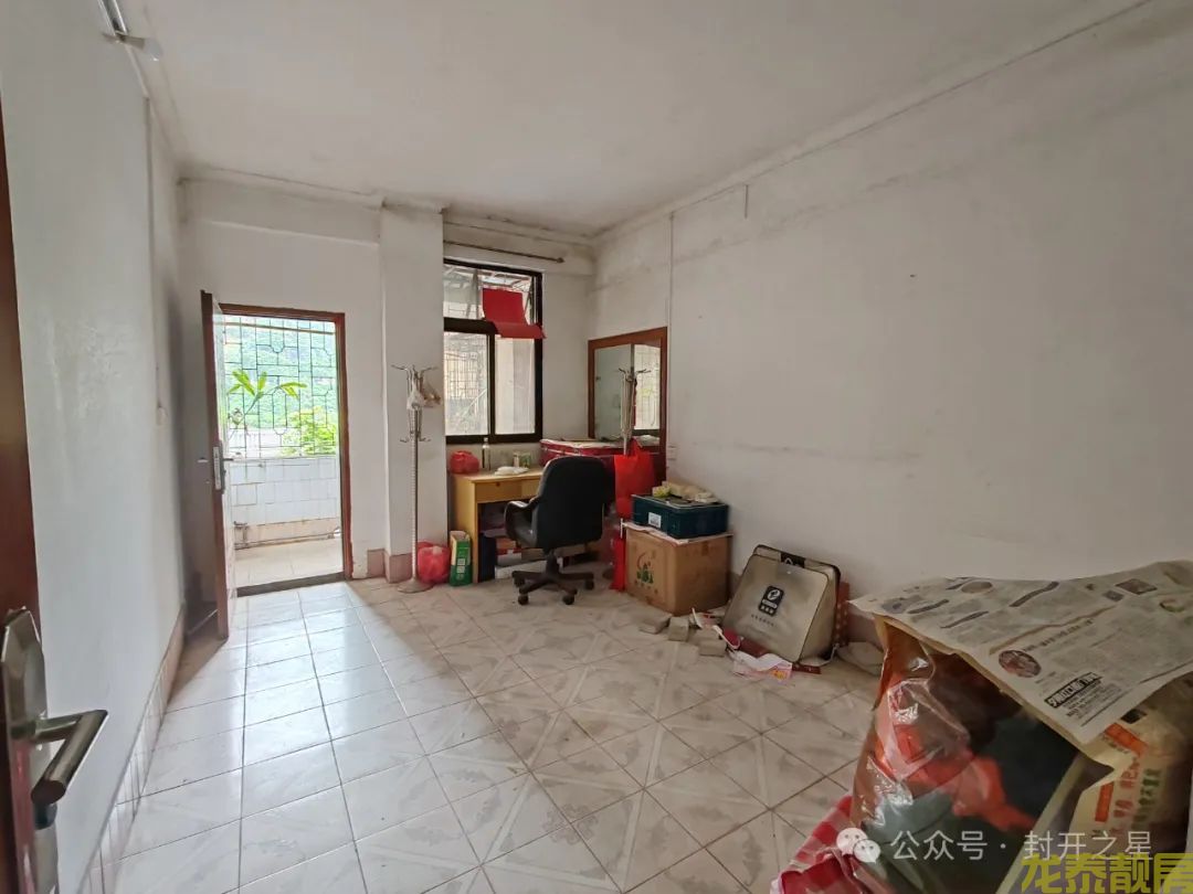 老城区中心市场附近  80方 3房  步梯2楼