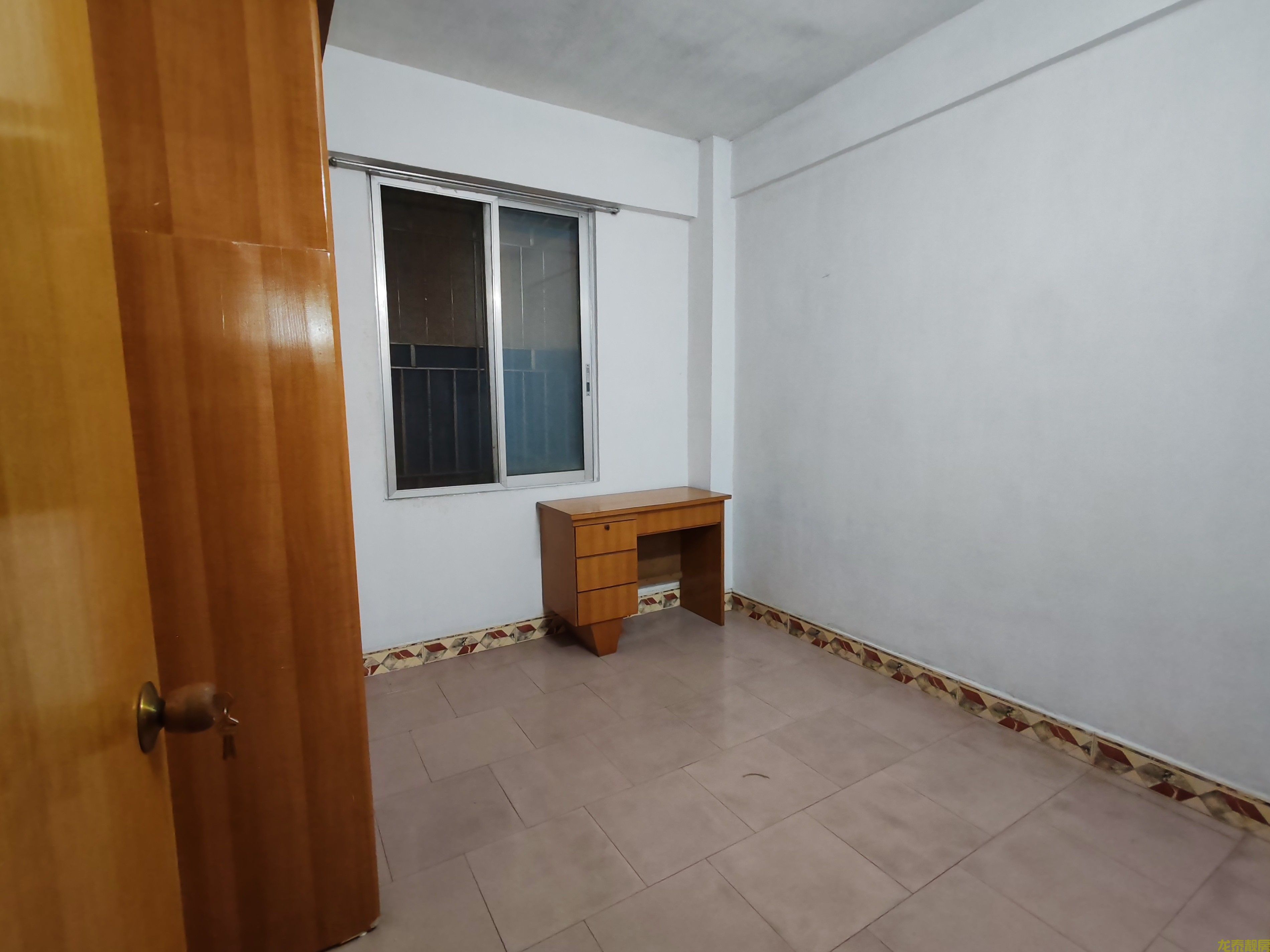 一小旁学区房步梯三楼