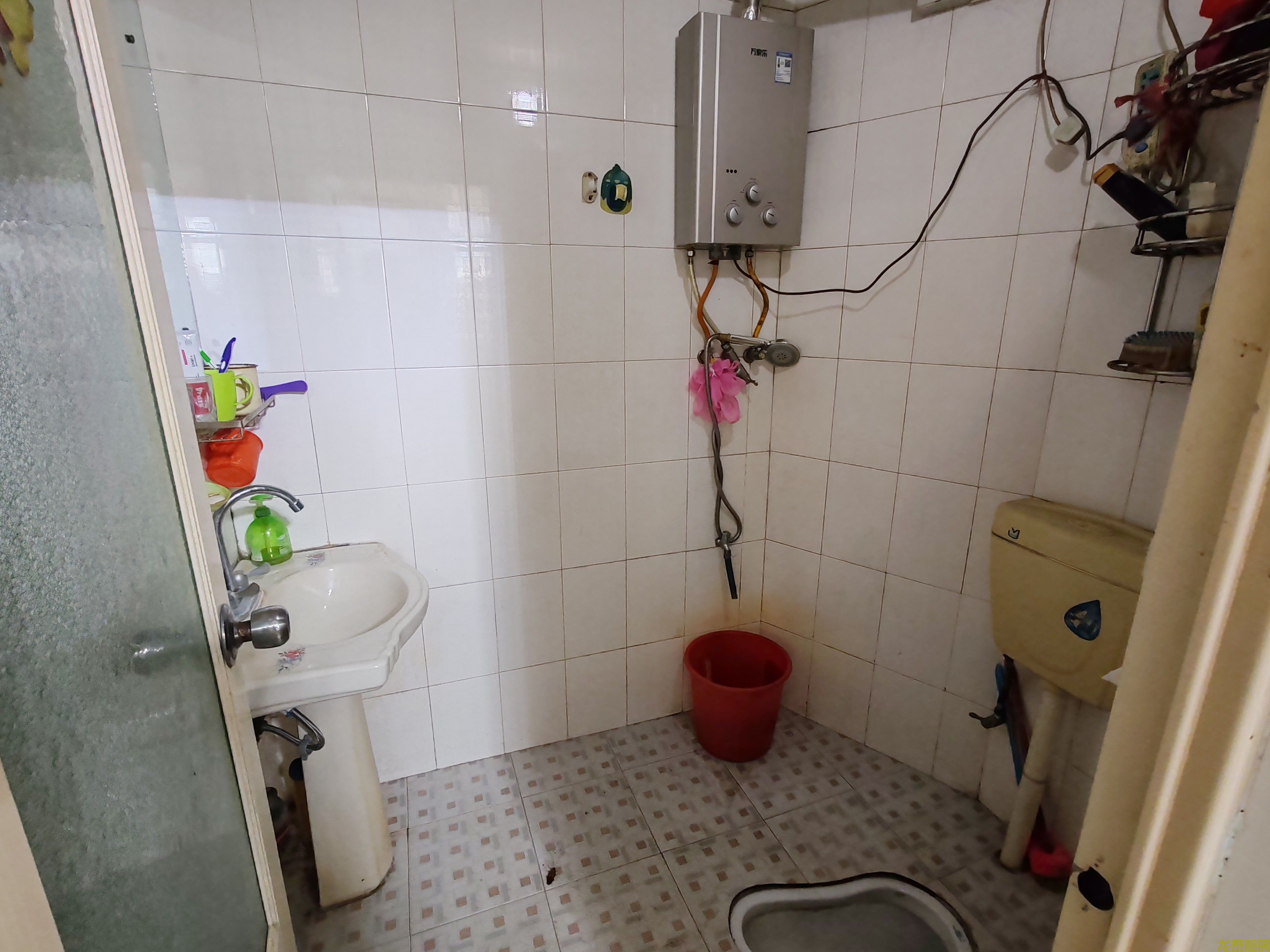 老城区中心市场附近步梯5楼