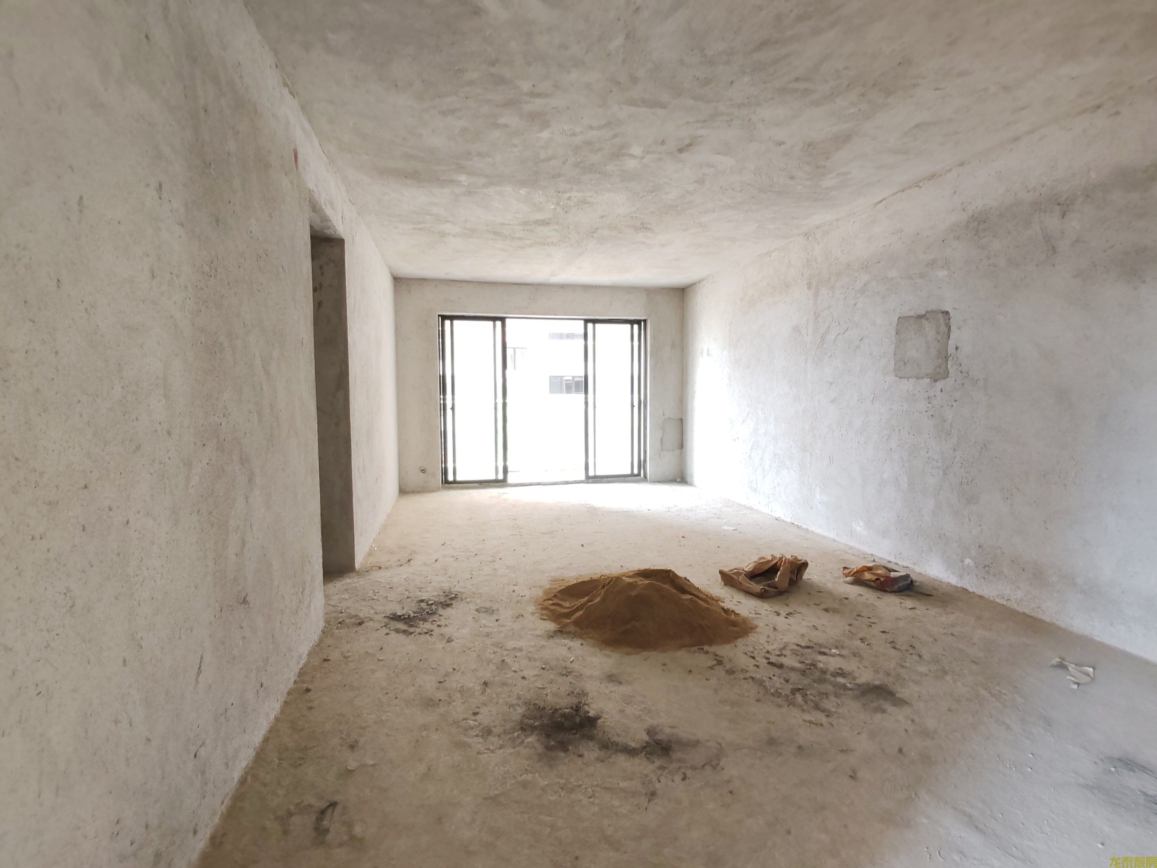 盛世莲花毛坯3房单边位