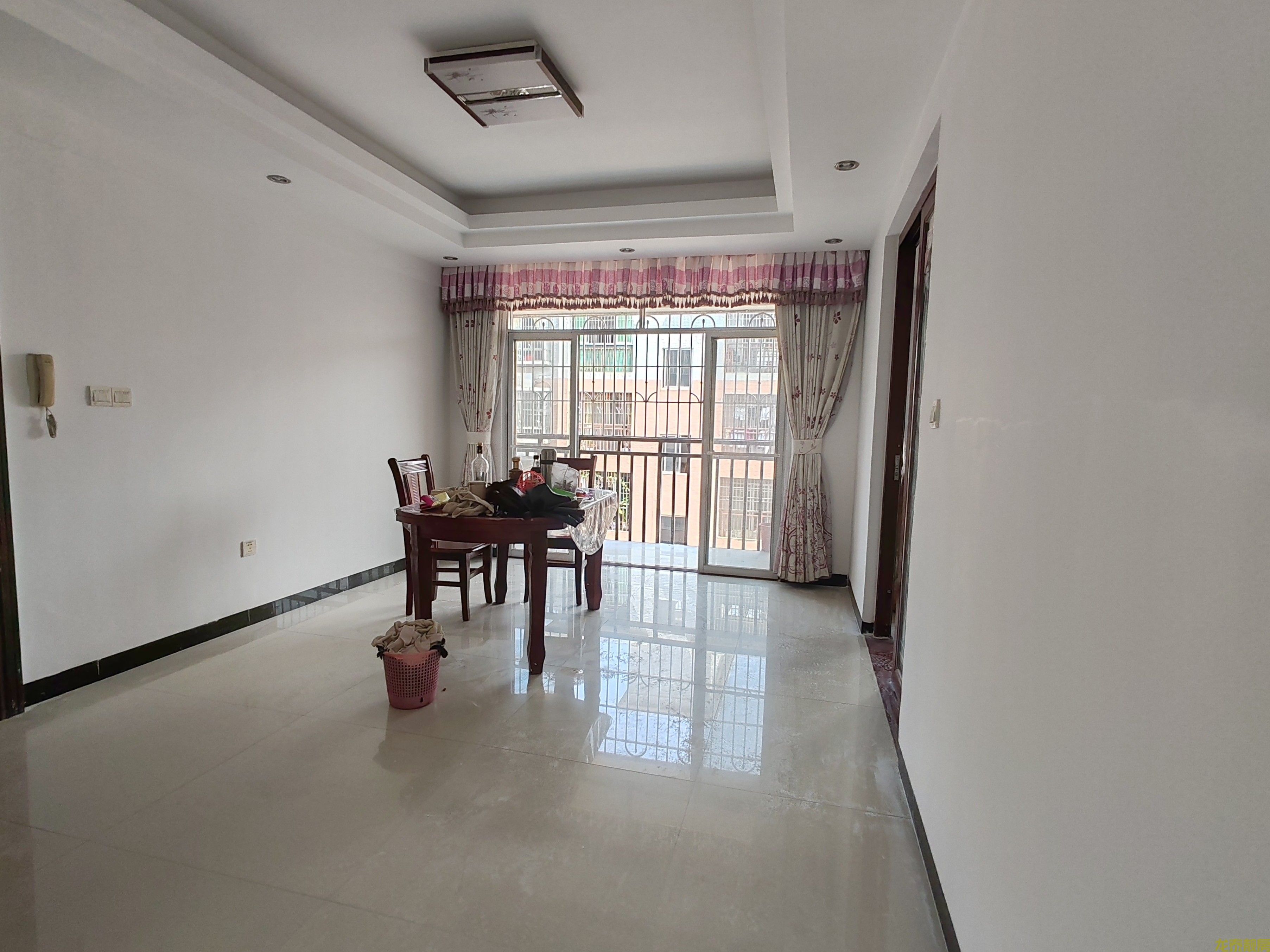 广信新城步梯7楼大户型