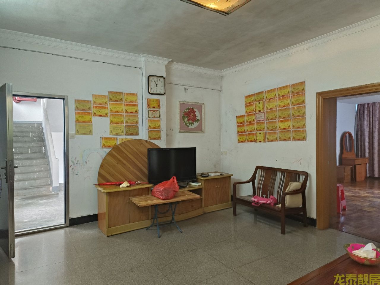 人民医院附近步梯6楼三房