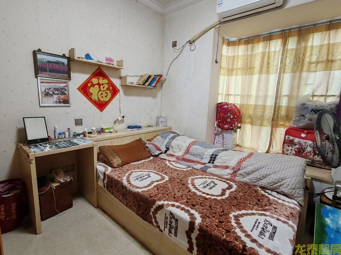 香槟壹号电梯南北对流精装三房送家私家电